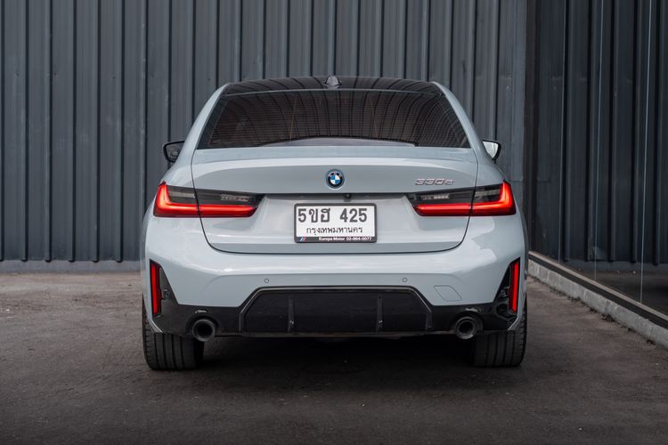 BMW Series 3 2025 330e Sedan ปลั๊กอินไฮบริด (PHEV) ไม่ติดแก๊ส เกียร์อัตโนมัติ ขาว รูปที่ 4