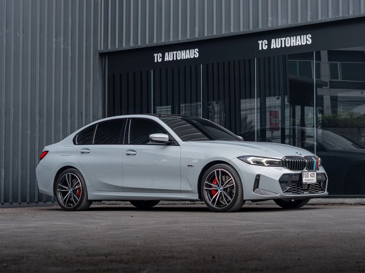 รถ BMW Series 3 330e สี ขาว