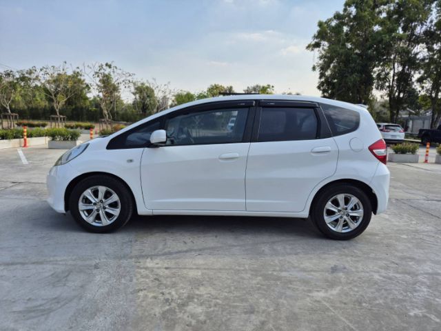 Honda Jazz 2013 1.5 V i-VTEC เบนซิน เกียร์อัตโนมัติ รูปที่ 4