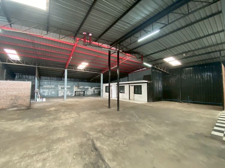 ให้เช่าโกดังพร้อมสำนักงาน ถ.รัตนาธิเบศร์ ซ.9 ทำเลดี เดินทางสะดวก ใกล้ MRT สถานีศูนย์ราชการนนทบุรี เพียง 15 เมตร