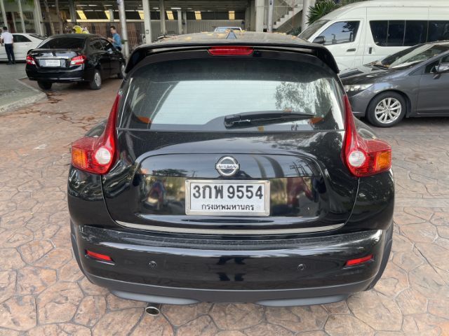 Nissan Juke 2014 1.6 V Sedan เบนซิน ไม่ติดแก๊ส เกียร์อัตโนมัติ ดำ รูปที่ 4