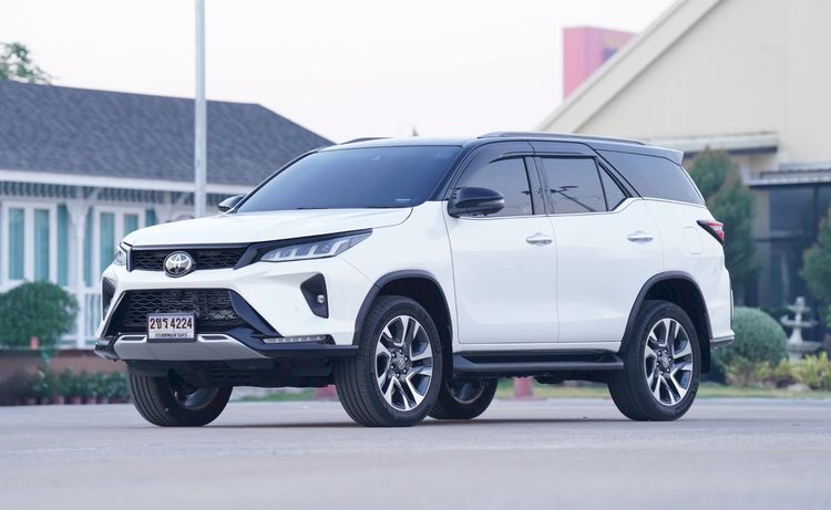 Toyota Fortuner 2022 2.8 Legender Black Top 4WD Utility-car ดีเซล เกียร์อัตโนมัติ ขาว รูปที่ 2