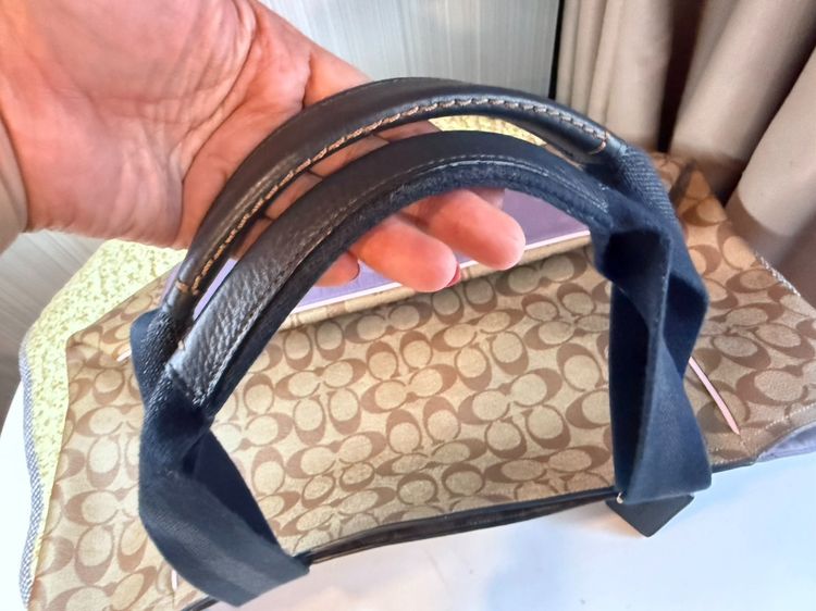 Coach Court Tote In Signature Nylon กระเป๋าเดินทางหายากมาก ของแท้มือสอง ใหม่มาก Used Like New รูปที่ 6