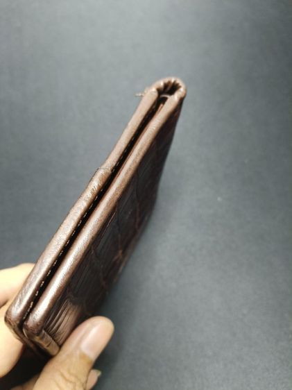 กระเป๋าสตางค์ใบสั้นแบบ 2 พับ (Bifold Wallet) หนังจระเข้แท้ รูปที่ 4
