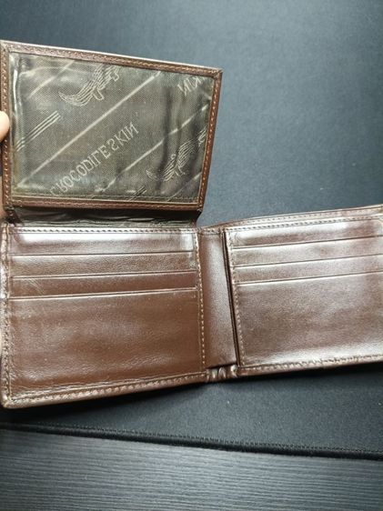 กระเป๋าสตางค์ใบสั้นแบบ 2 พับ (Bifold Wallet) หนังจระเข้แท้ รูปที่ 14