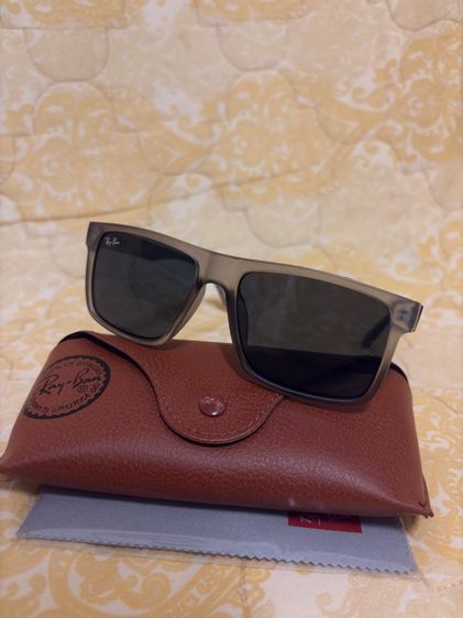 เเว่น Rayban