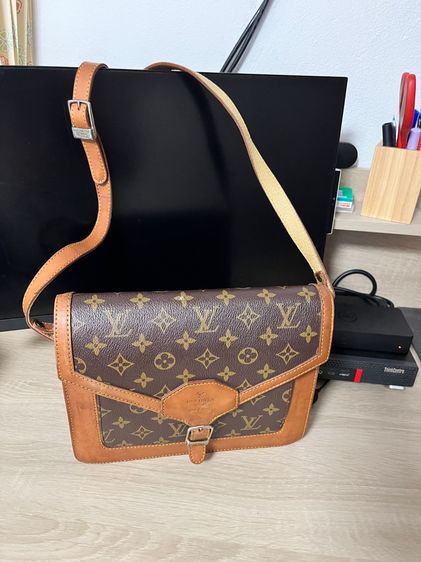Louis Vuitton envelope messenger 1970 (vintage Purse Pocket Book) ของแท้ รูปที่ 2
