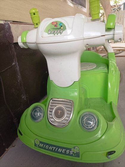 รถเด็กเล่นพลังแบตเตอรี่ เดินหน้าถอยหลัง เลี้ยวซ้ายขวาได้หมดพร้อมไฟหน้ารถและเสียงดนตรี เหมาะกับเด็ก2-5ขวบ ส่งต่อ 290 บาท  รูปที่ 4