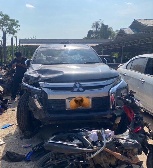 รถ Mitsubishi Triton 2.4 GLX สี เทา