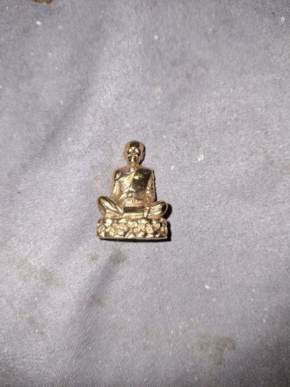 รูปหล่อองค์ธรรมค้ำแผ่นดิน หลวงตามหาบัว  รูปที่ 4