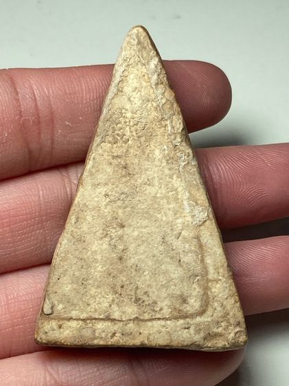 พระปางสมาธิเนื้อผงสามเหลี่ยม รูปที่ 2