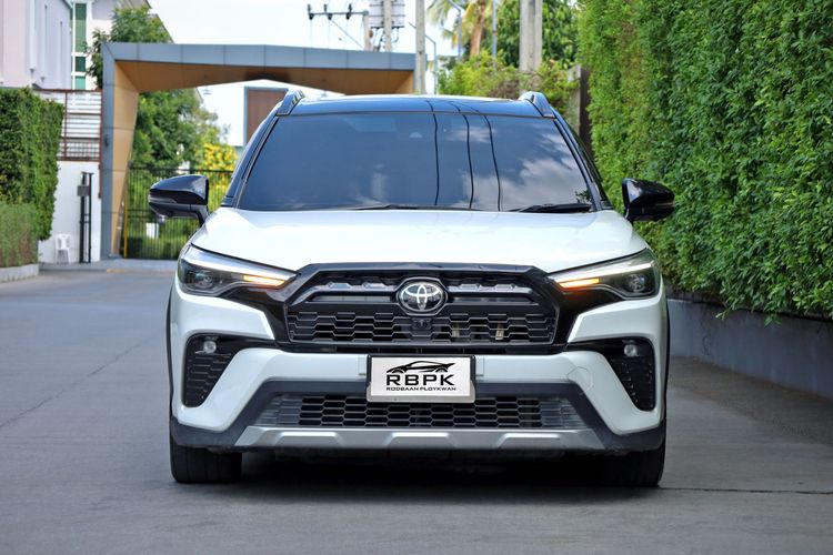 Toyota Corolla Cross 2023 1.8 Hybrid Premium Safety GR Sport Sedan ไฮบริด ไม่ติดแก๊ส เกียร์อัตโนมัติ ขาว รูปที่ 3
