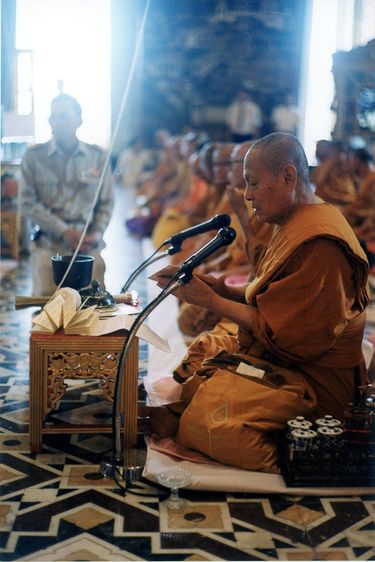 พระขุนแผนหรือพระ 5 เหลี่ยมจัดสร้างปี 2546 โดย สมเด็จพระมหาธีราจารย์ (นิยม ป.ธ.๙) วัดชนะสงคราม รูปที่ 11