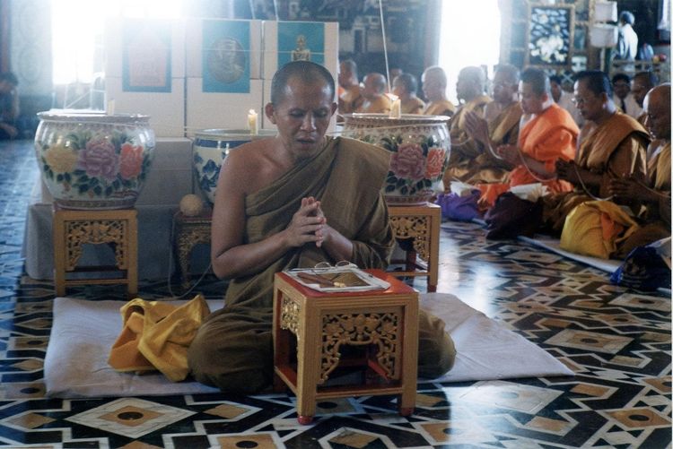 พระขุนแผนหรือพระ 5 เหลี่ยมจัดสร้างปี 2546 โดย สมเด็จพระมหาธีราจารย์ (นิยม ป.ธ.๙) วัดชนะสงคราม รูปที่ 3