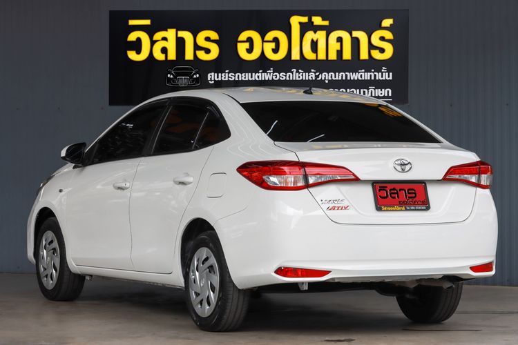 Toyota Yaris ATIV 2021 1.2 J Sedan เบนซิน ไม่ติดแก๊ส เกียร์อัตโนมัติ ขาว รูปที่ 4