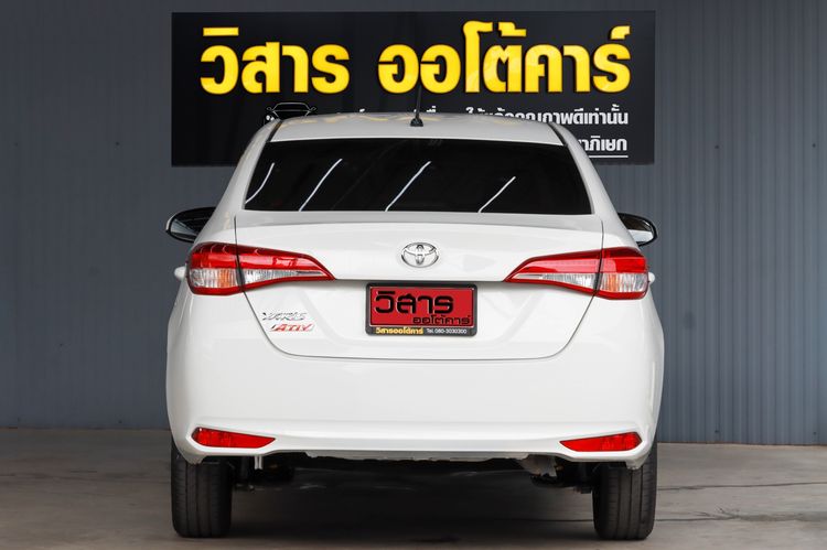 Toyota Yaris ATIV 2021 1.2 J Sedan เบนซิน ไม่ติดแก๊ส เกียร์อัตโนมัติ ขาว รูปที่ 3