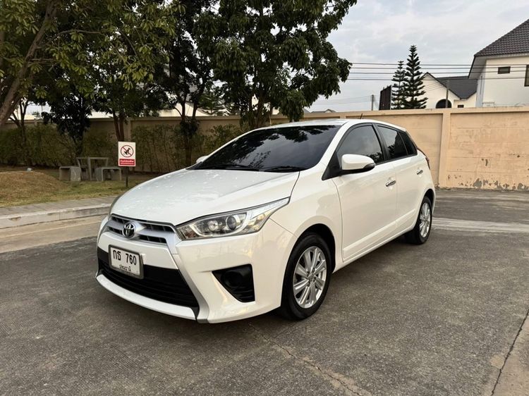 รถ Toyota Yaris 1.2 G สี ขาว