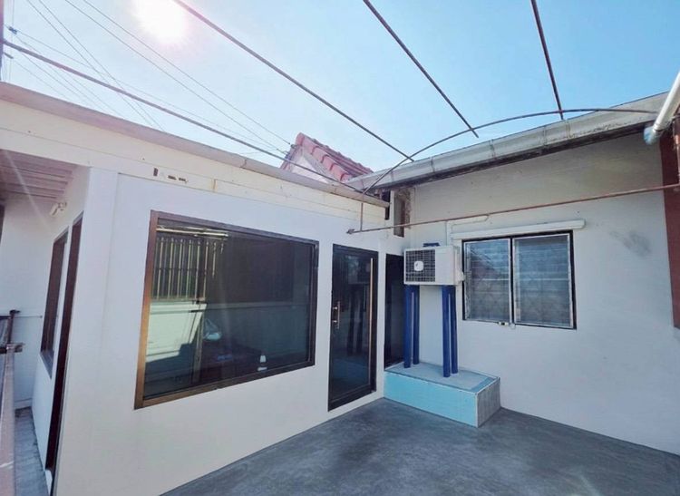 ขายบ้านทาวน์เฮาส์ ราคา 1190000 บาท ( 27 ตรว.) หมู่บ้านมณีรัตน์ บ้านบึง ชลบุรี