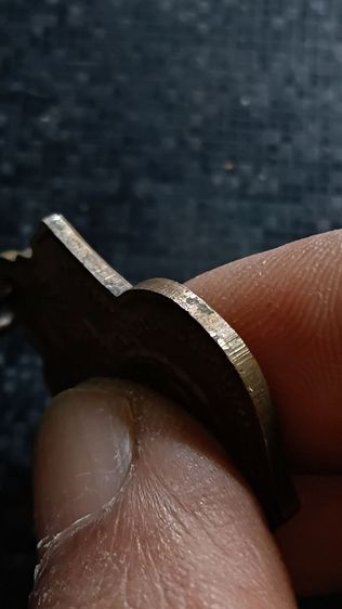 เหรียญหลวงพ่อโสธร ปี 09 รุ่น สร้างโรงเรียน พิมพ์ ฐานบัว หัวสระโอมีขีดนิยมสุด รูปที่ 2