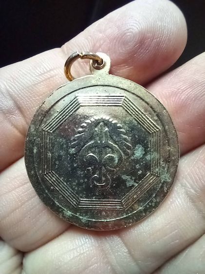 เหรียญปู่อินทร์ กูช่วยเต็มที่ สยามรวมใจ (ปู่อินทร์) รูปที่ 2