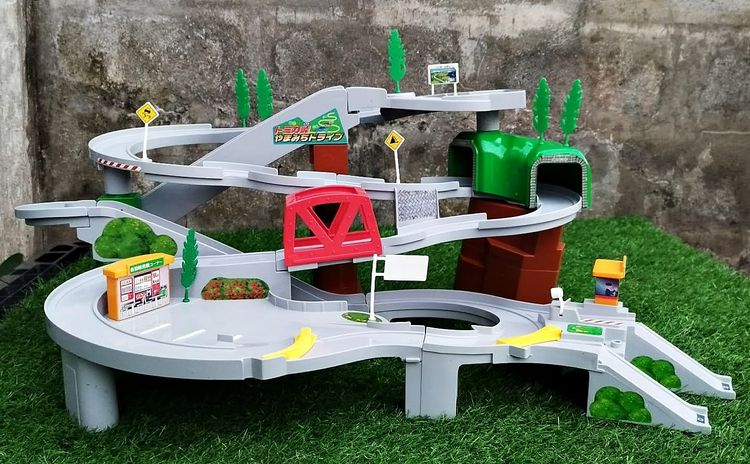 รถไฟของเล่นและชุดรางรถไฟ Takara Tomy รางรถเหล็ก Tomica System  รางรถสร้างเมือง โทมิก้า ทาวน์ มือสอง
