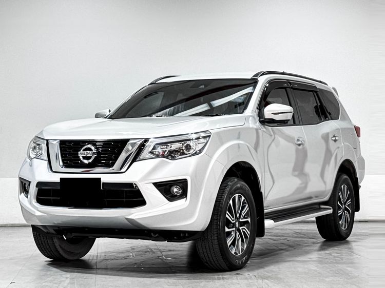 รถ Nissan Terra 2.3 VL สี บรอนซ์เงิน