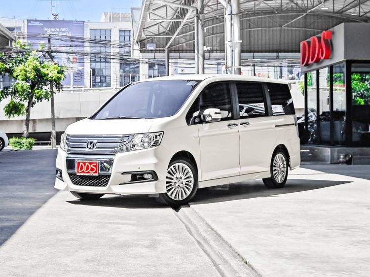 รถ Honda Stepwagon 2.0 JP สี ขาว