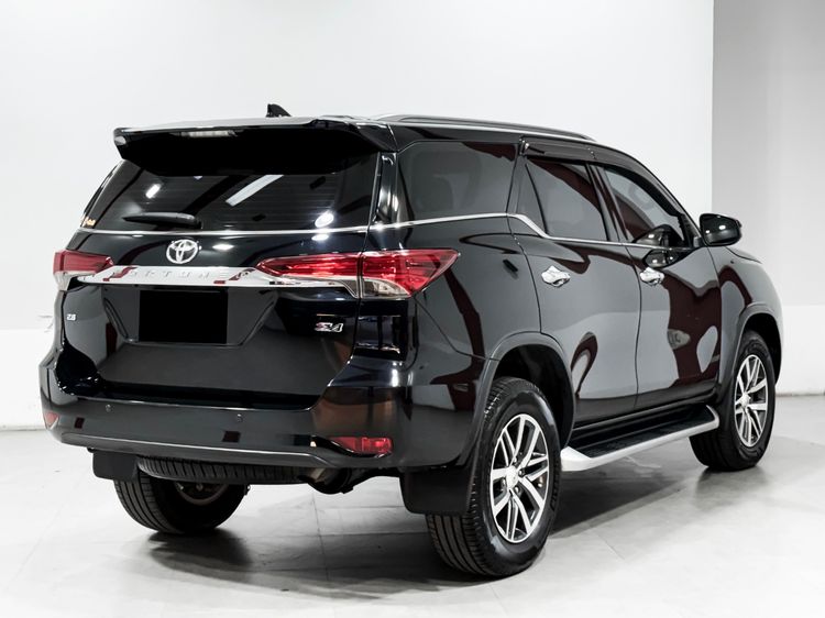 Toyota Fortuner 2019 2.4 V 4WD Utility-car ดีเซล เกียร์อัตโนมัติ ดำ รูปที่ 4