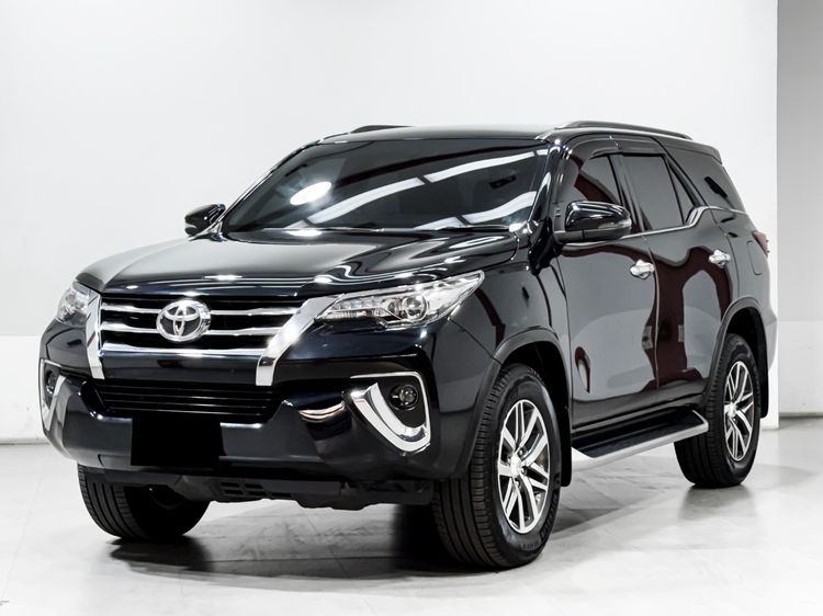 รถ Toyota Fortuner 2.4 V 4WD สี ดำ