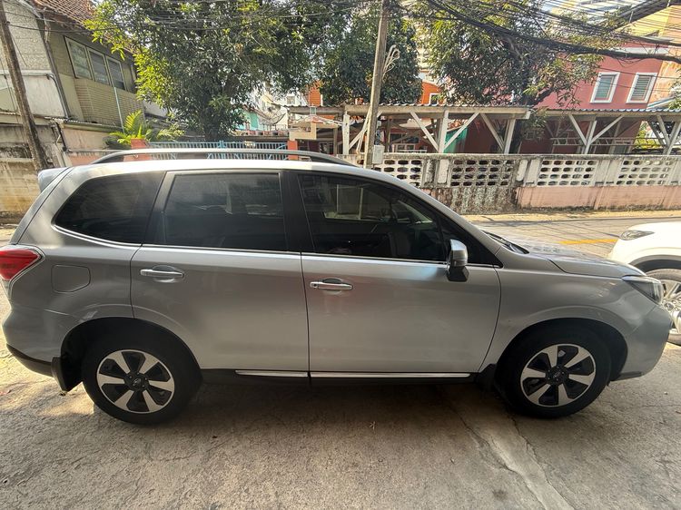 รถ Subaru Forester 2.0 i-P 4WD สี บรอนซ์เงิน