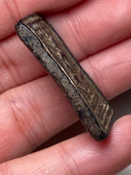 พระปางสมาธิเนื้อโลหะหลังฝังตะกรุด รูปที่ 3