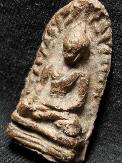 พระรอดลำพูนพิมพ์ใหญ่เนื้อเขียวหินครก รูปที่ 17