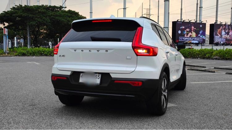 Volvo XC40 2023 Recharge 1.5 T5 R-Design Utility-car ปลั๊กอินไฮบริด (PHEV) เกียร์อัตโนมัติ ขาว รูปที่ 4