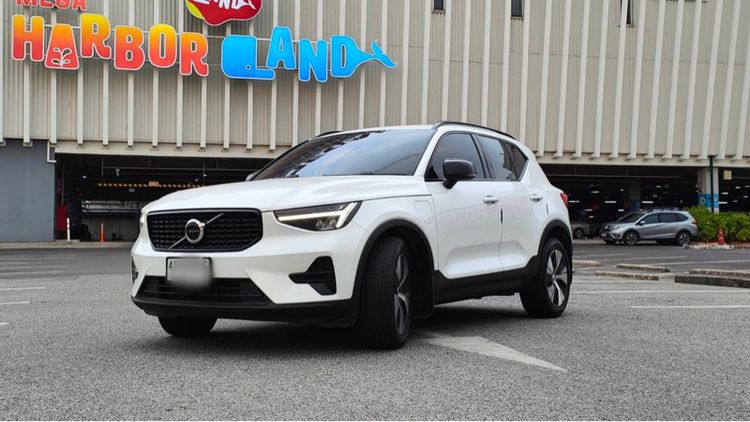 Volvo XC40 2023 Recharge 1.5 T5 R-Design Utility-car ปลั๊กอินไฮบริด (PHEV) เกียร์อัตโนมัติ ขาว รูปที่ 2