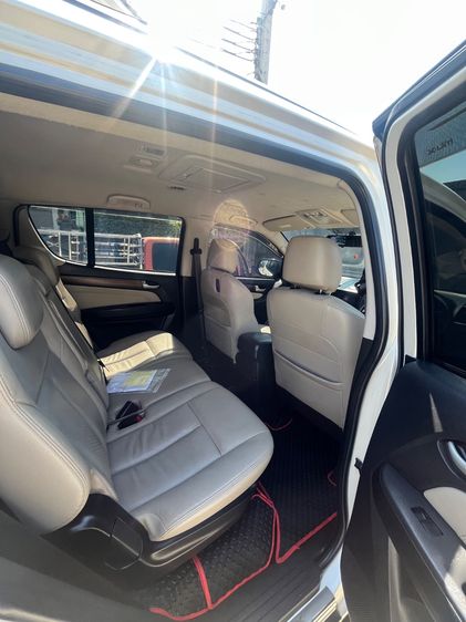 Isuzu MU-X 2015 3.0 RS 2WD Utility-car ดีเซล ไม่ติดแก๊ส เกียร์อัตโนมัติ ขาว รูปที่ 4