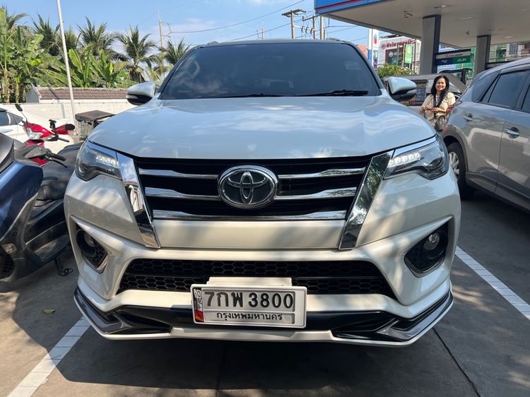 Toyota Fortuner 2016 2.8 V TRD Sportivo Black Top 4WD Utility-car ดีเซล ไม่ติดแก๊ส เกียร์อัตโนมัติ ขาว รูปที่ 2