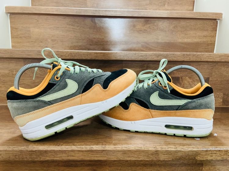 อื่นๆ อื่นๆ รองเท้าผ้าใบ ขนาดอื่น ๆ รองเท้า NIKE AIR MAX 1 แท้ 💯 เบอร์ 40.5 cm 25.5 คนเท้า 25-26 cm ใส่ได้ครับ สภาพดีมาก พื้นเต็ม ทรงสวย หายากน่าสะลมครับ