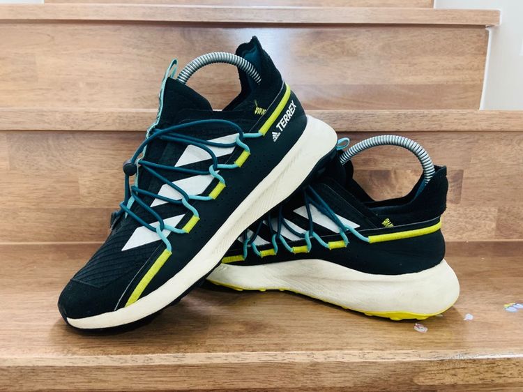 อื่นๆ อื่นๆ รองเท้าผ้าใบ ขนาดอื่น ๆ รองเท้า ADIDAS แท้ 💯 เบอร์ 40 cm 25 คนเท้า 25-26 cm ใส่ได้ครับ สภาพดีมาก พื้นเต็ม ทรงสวย หายากน่าสะลมครับ