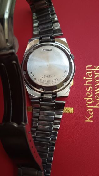 
SEIKO 5 Automatic – รหัส 7009-3160 (Japan R)

เครื่อง Automatic 17 Jewels
มี Day-Date
ฝาหลังสลัก 7009-3160
Made in Japan มีวง 24 ชั่วโมง รูปที่ 2