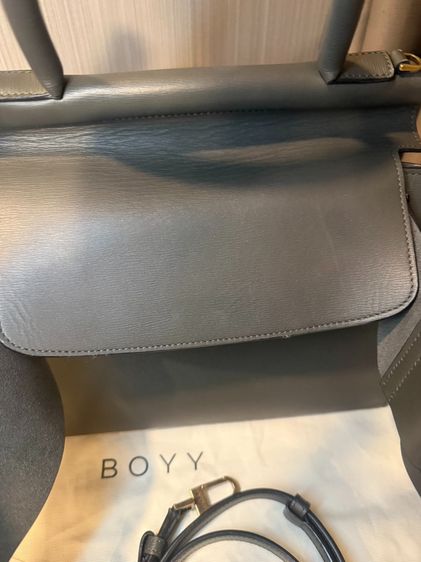 Boyy Karl32 สีเทา ใหญ่ใส่ได้จุเลยค่ะ ของแท้มือสอง สภาพสวย รูปที่ 3