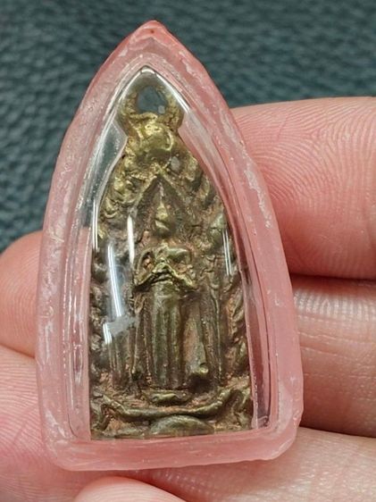 เหรียญหล่อประจำวันหลวงพ่อกึ๋นวัดดินยานาวา รูปที่ 4