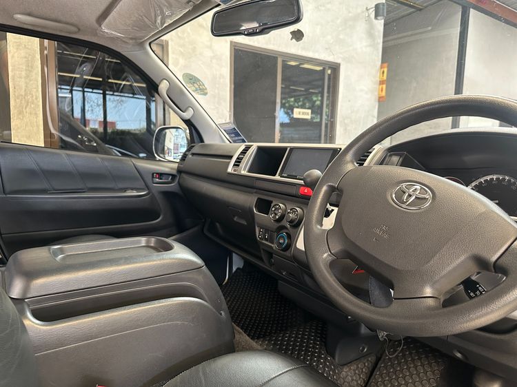 Toyota Ventury 2016 3.0 V Van ดีเซล ไม่ติดแก๊ส เกียร์อัตโนมัติ ขาว รูปที่ 2