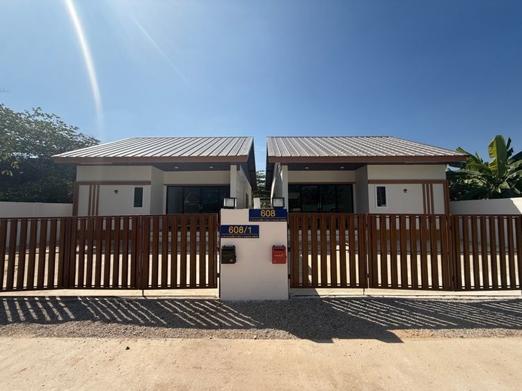 มีบางส่วน 2026 ใช่ บ้านเดี่ยวสองห้องนอนสองห้องน้ำ