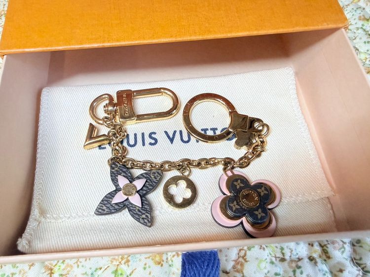 Like New LV Bag Charm Chain Blooming Flower ชาร์มห้อยกระเป๋า แท้มือสองออกชอปพารากอน Kept Unused 
