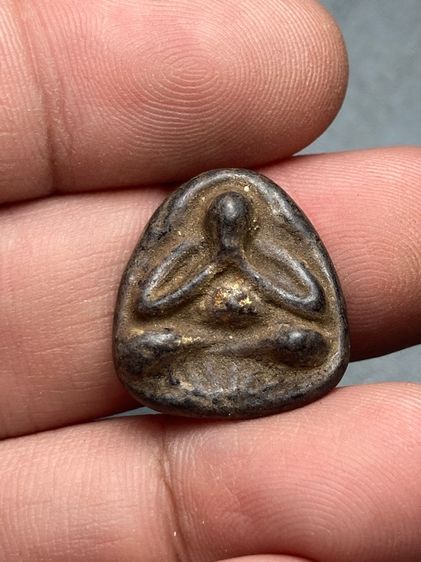 พระเก่าหลายองค์ เลือกชม