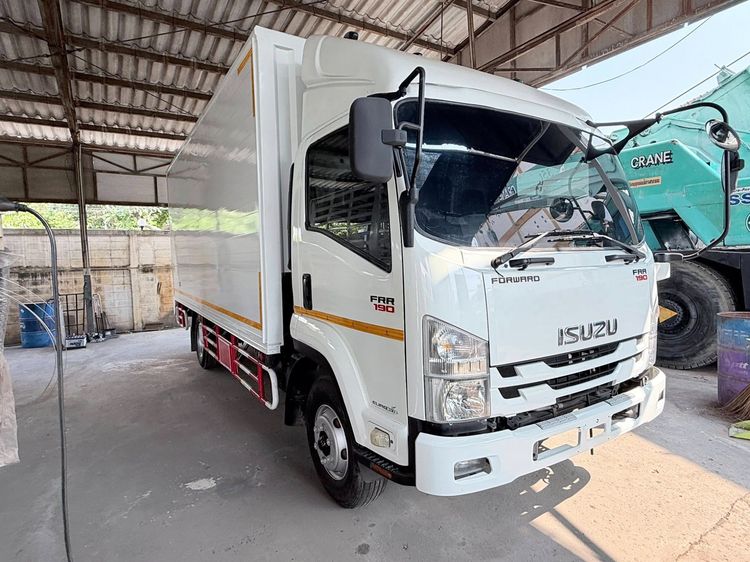 Isuzu FRR 190 แรงม้า จดทะเบียนปี 62 ตู้สามบานยาว 5.6 เมตร สภาพพร้อมใช้งาน สนใจโทรสอบถาม 081-8111202 เน้นโทรรถอยู่ใกล้เดอะมอลล์บางแค