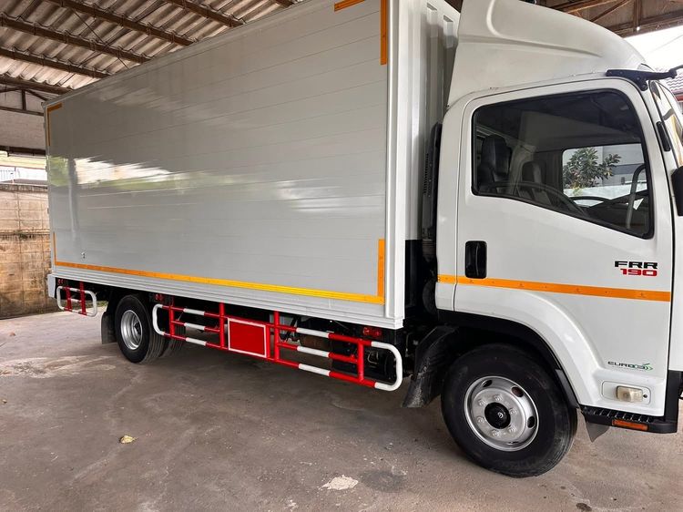 Isuzu FRR 190 แรงม้า จดทะเบียนปี 62 ตู้สามบานยาว 5.6 เมตร สภาพพร้อมใช้งาน สนใจโทรสอบถาม 081-8111202 เน้นโทรรถอยู่ใกล้เดอะมอลล์บางแค รูปที่ 4