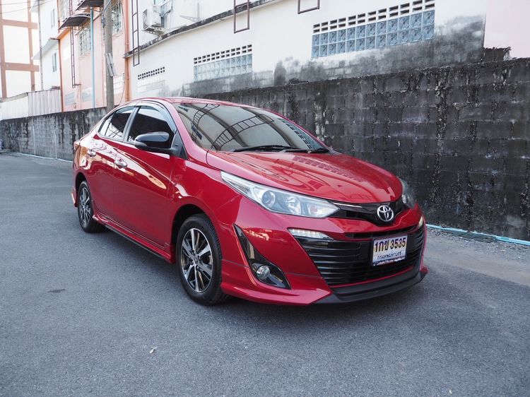 รถ Toyota Yaris ATIV 1.2 High สี แดง