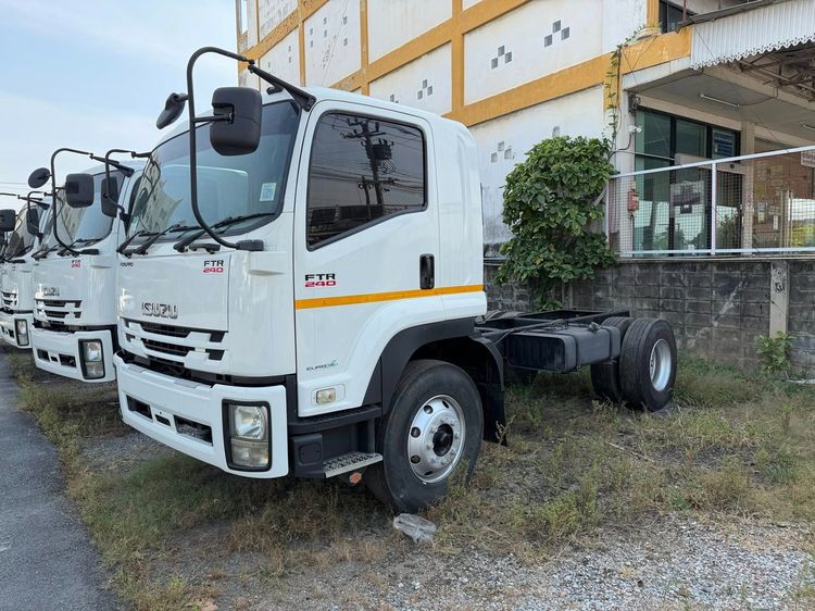 Isuzu FTR 240 แรงม้า 6 ล้อ หัวคัสซี จดทะเบียนปี 58 สนใจโทรสอบถาม 081-8111202 เน้นโทร รูปที่ 2