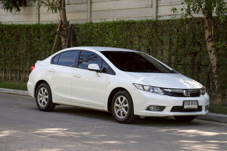 Honda Civic 2013 1.8 S i-VTEC Sedan เบนซิน เกียร์อัตโนมัติ ขาว รูปที่ 2